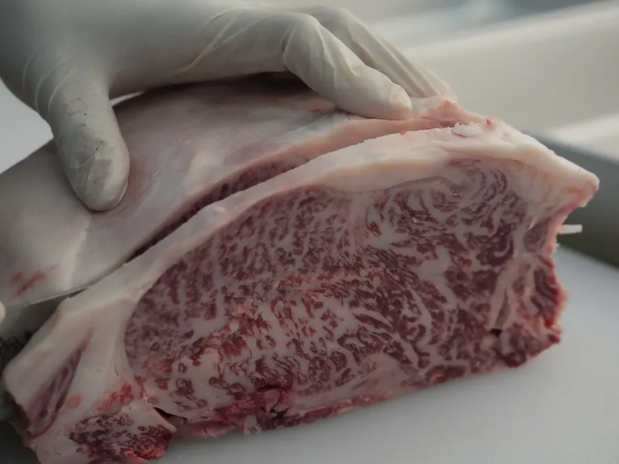 【予約】ソトモモ ローストビーフ用ブロック 約1kg 下川町産黒毛和牛「薫香和牛」